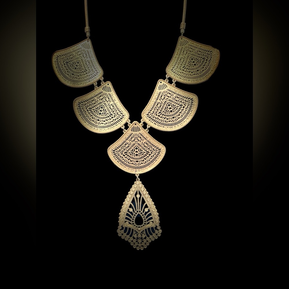 Chicos statement necklace 🖤